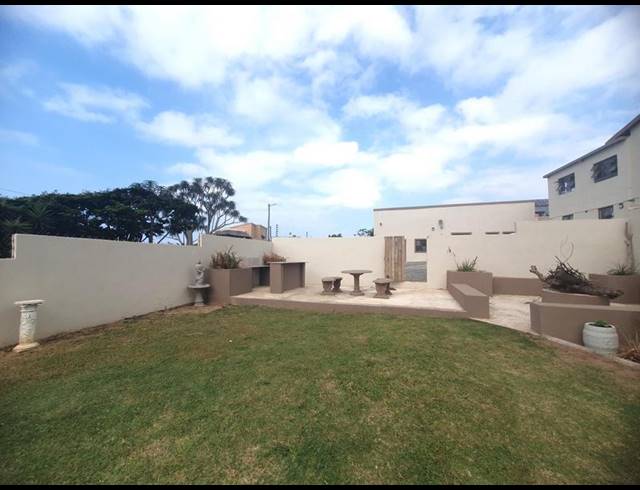 4 BEDROOM HOUSE FOR SALE IN MANABA BEACH